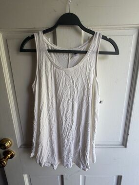 Old Navy White Scoop Neck Tank Top